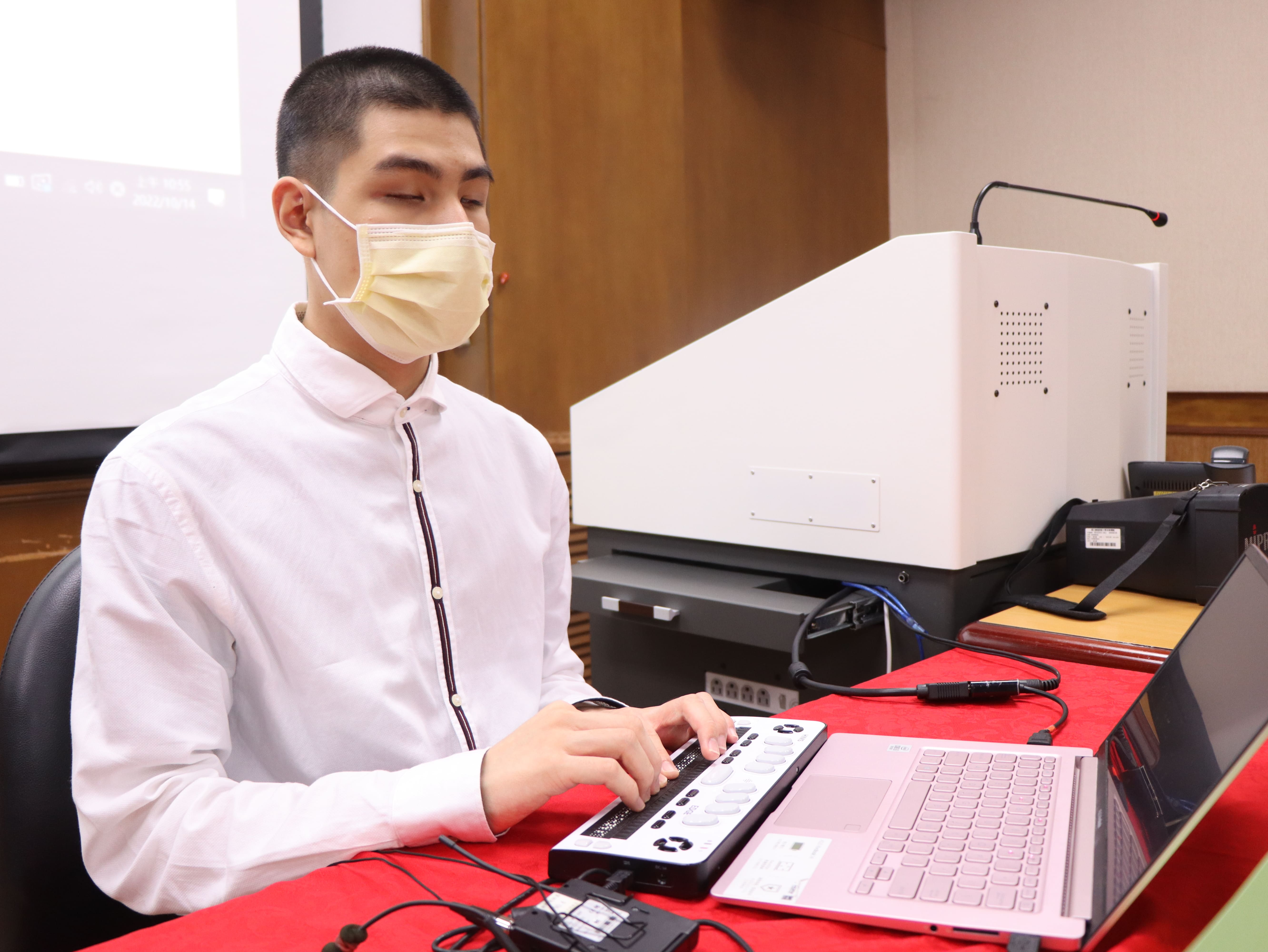 A8M翻轉視障生學習數學模式 開啟數學融合教育的新契機